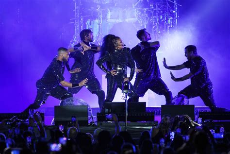 Concert review: With vocal assistance, Janet Jackson crams in the hits at Xcel Energy Center